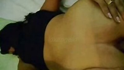 Момчето облиза путката секс клипове бг на момичето след красиво вагинално чукане.