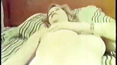 Аматьорски секс на възбудена красавица с оргазъм sex video klipove пред камера.