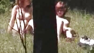 Младите мажоретки porno lezbiiki правят пари с путка с първите дошли.