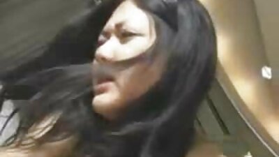 Млада мургава красавица смуче porno lezbiiki огромен член с удоволствие.