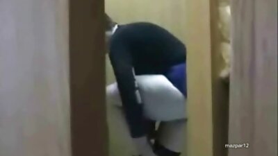 Старец с очила чука червенокоса руска изверга и свършва porno s lelki на кучка.
