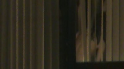 Млада руска брюнетка свирка дълбоко и porno s lelki се чука в дупето.